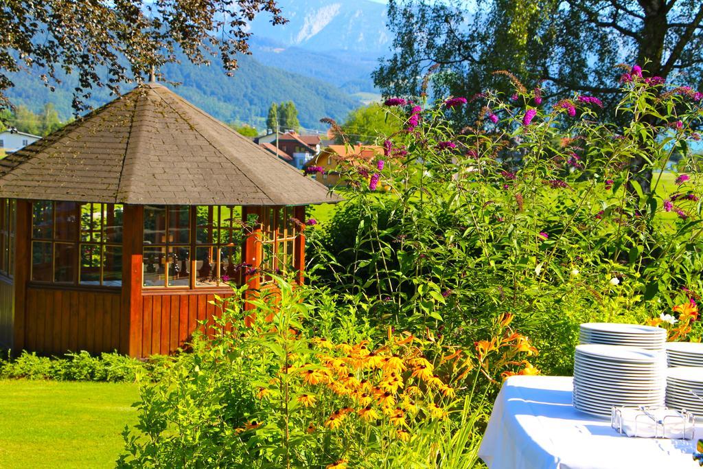 Litz - Das Erlebnishaus Am Attersee Hotell Seewalchen Exteriör bild